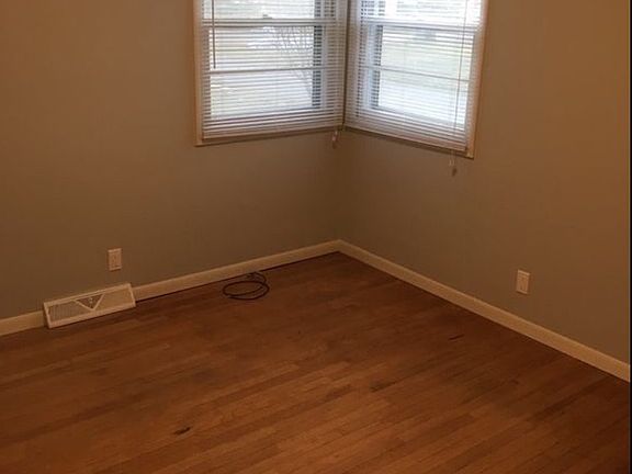 5th image of 2019 Garret Dr NE