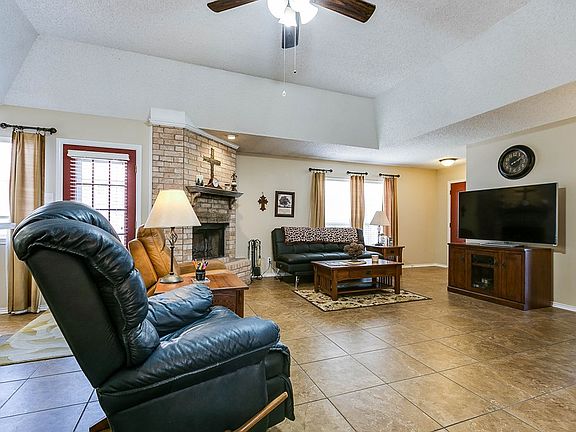 5th image of 4106 Laurel Oak Dr