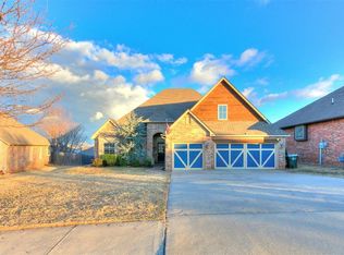 307 Summit Bnd, Norman, OK 73071