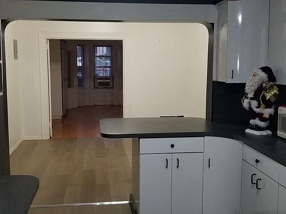 5th image of 427 36th St #1