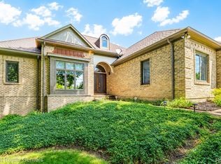 1021 Valleyview Dr, Clarkston, MI 48348