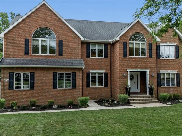 9530 Cobblestone Dr, Clarence, NY 14031