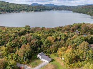 22 Pheasant Dr, Rockland, ME 04841