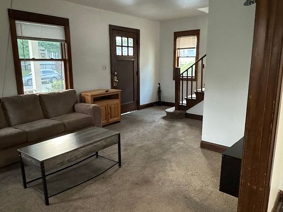 4th image of 849 E University Ave