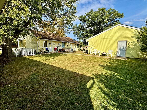 3rd image of 1112 Woodland Dr