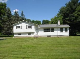 6 Wakeland Rd, Dover, MA 02030