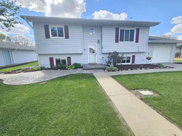 802 Pine Cir, Wakefield, NE 68784