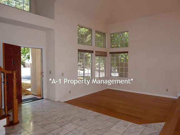 2nd image of 121 Bayline Cir