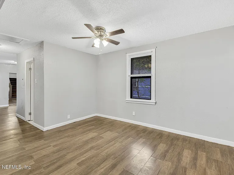1722 W 30th St — Photo 14