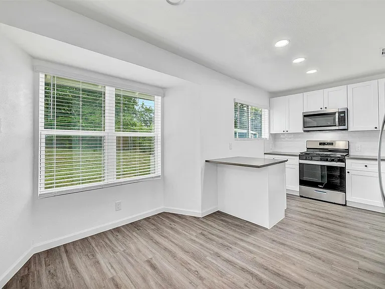 6506 King George Dr — Photo 14