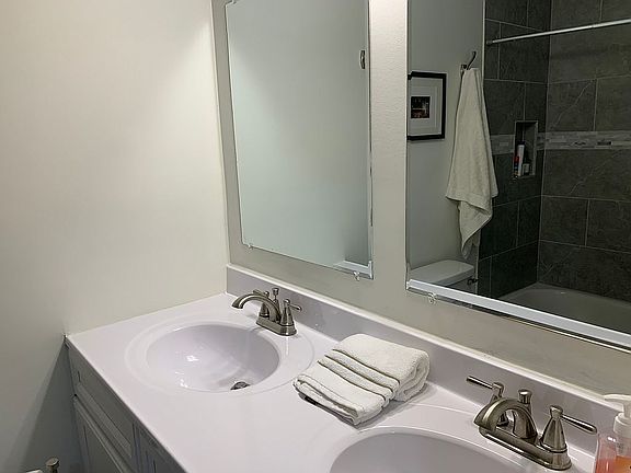 Master - his/her sink