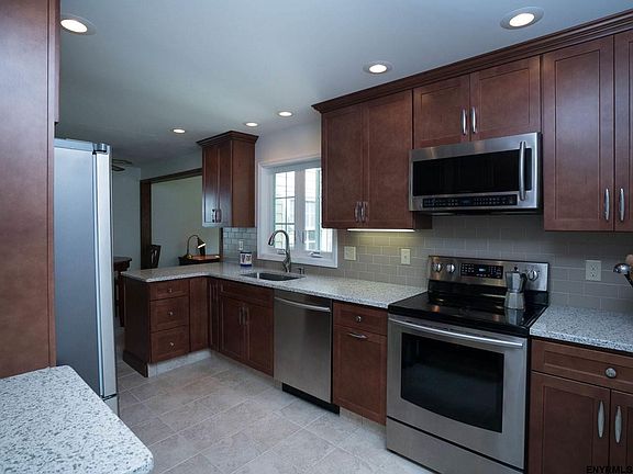 3rd image of 29 Herber Ave