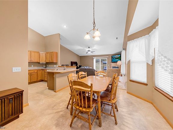 3rd image of 3856 Worchester Ln