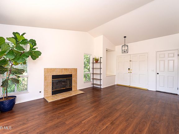 5th image of 275 Ridgeton Ln Unit B