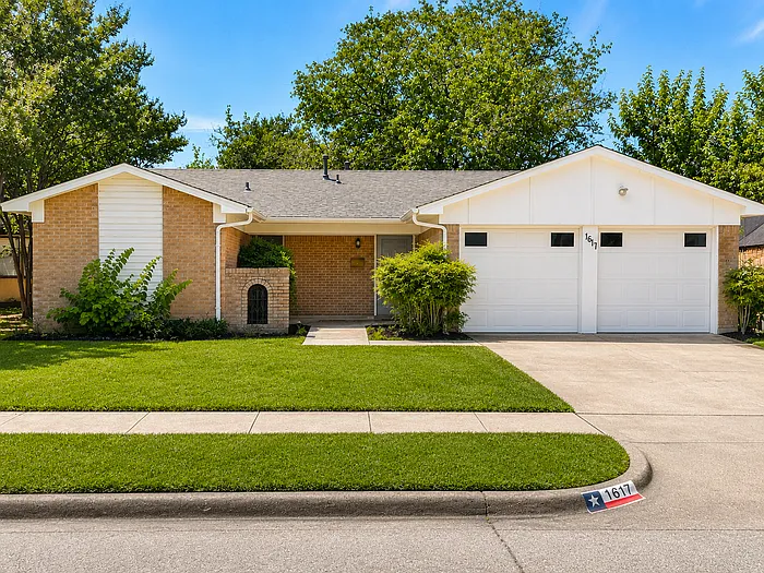 1617 Crestpark Dr
