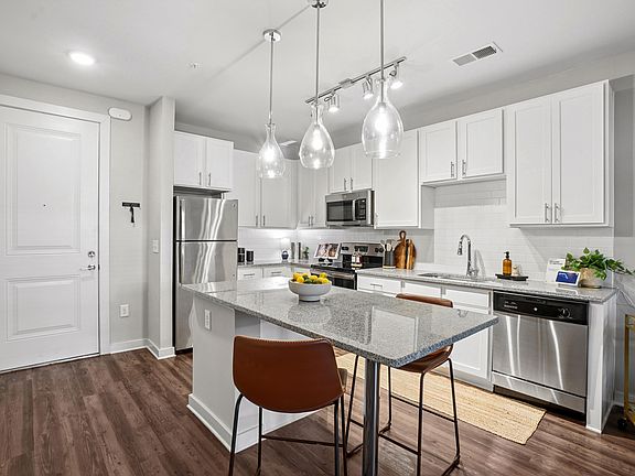 2nd image of 5115 Park Rd APT 206