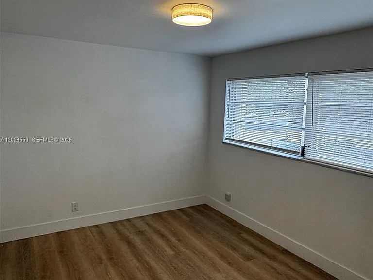 410 SE 2nd St #202 — Photo 8