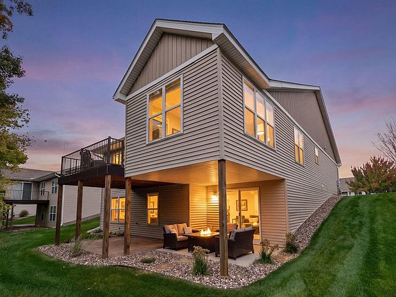 3rd image of 832 Aurora Cir