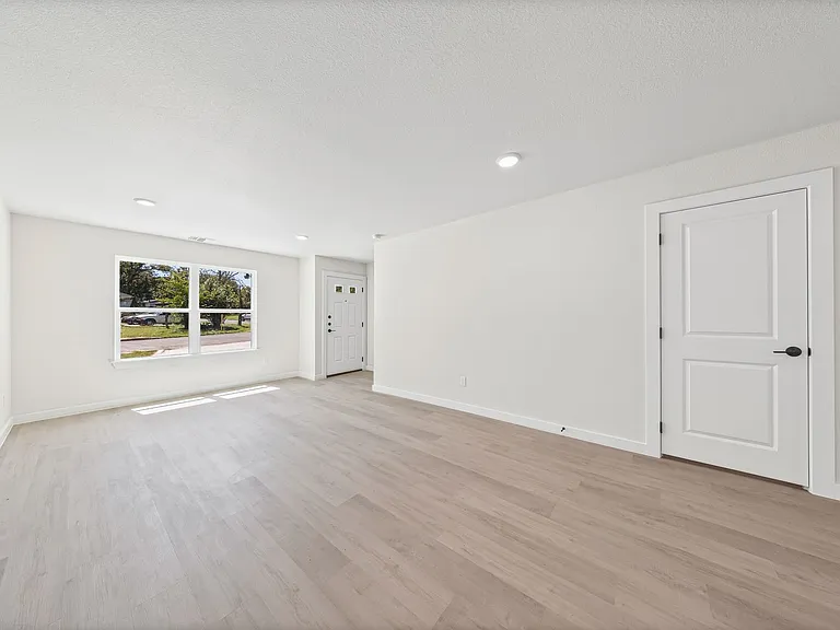 1407 S 5th St — Photo 12