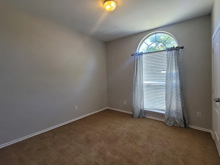 806 Bens Dr — Photo 13