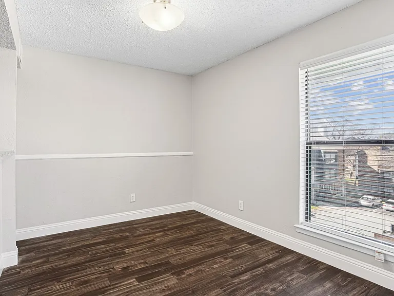 Vine Apartments — Photo 17