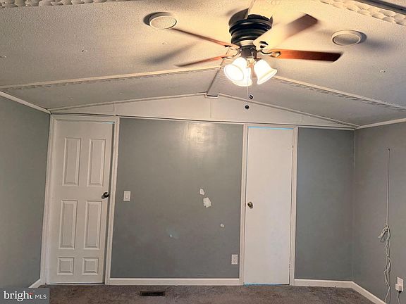 4th image of 24 Carpenter St #24