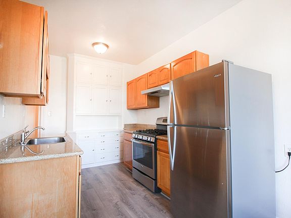 3rd image of 291 Broderick St APT 6