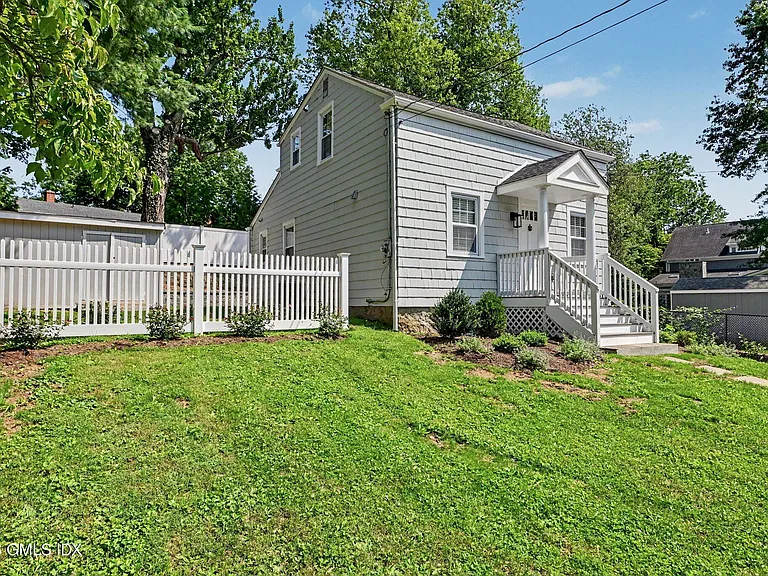 25 Hoover Rd — Photo 3