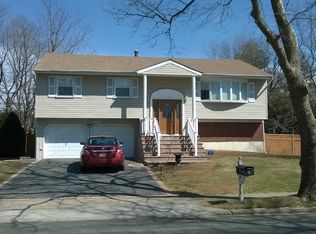 5 Northgate Dr, Greenlawn, NY 11740