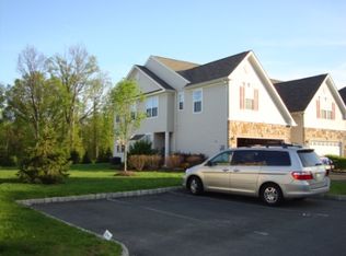 19 Blake Dr, Pennington, NJ 08534