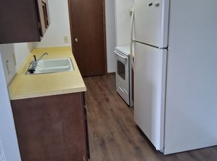 535 E Wisconsin Ave, Pewaukee, WI 53072