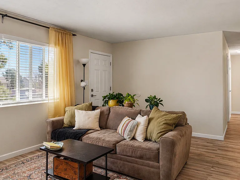 3270 Cortina Dr — Photo 5