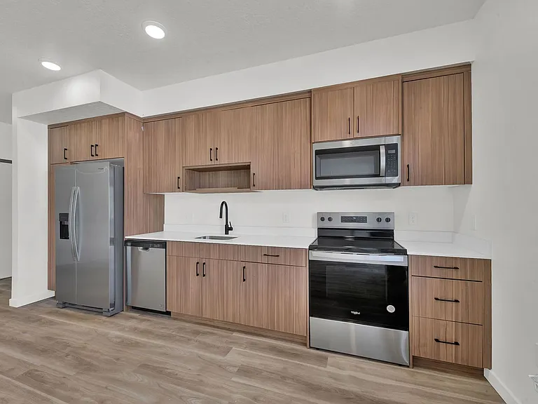 Veazey Park Apartments — Photo 40