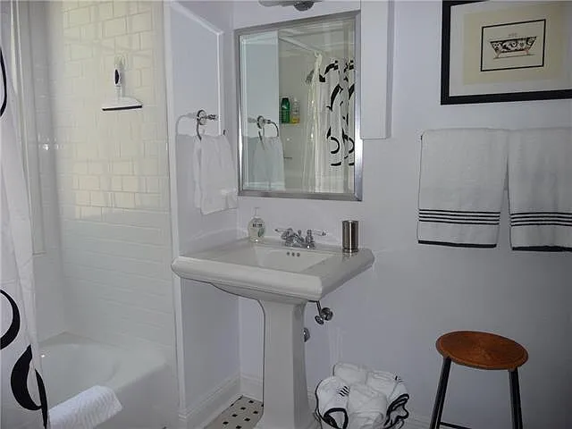 3300 Saint Charles Ave #27 — Photo 13