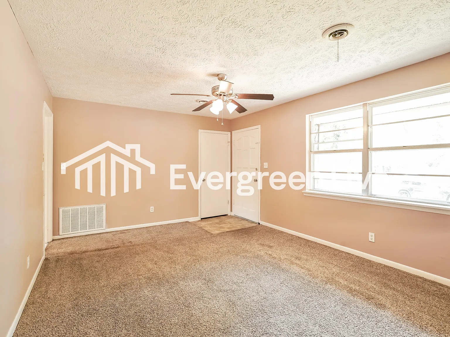3 bed, 2.0 bath, 1300 sqft, $1,145 — Photo 3