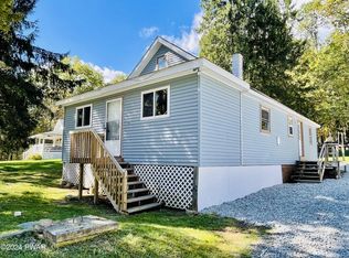 709 Lakeshore Dr, Lakeville, PA 18438