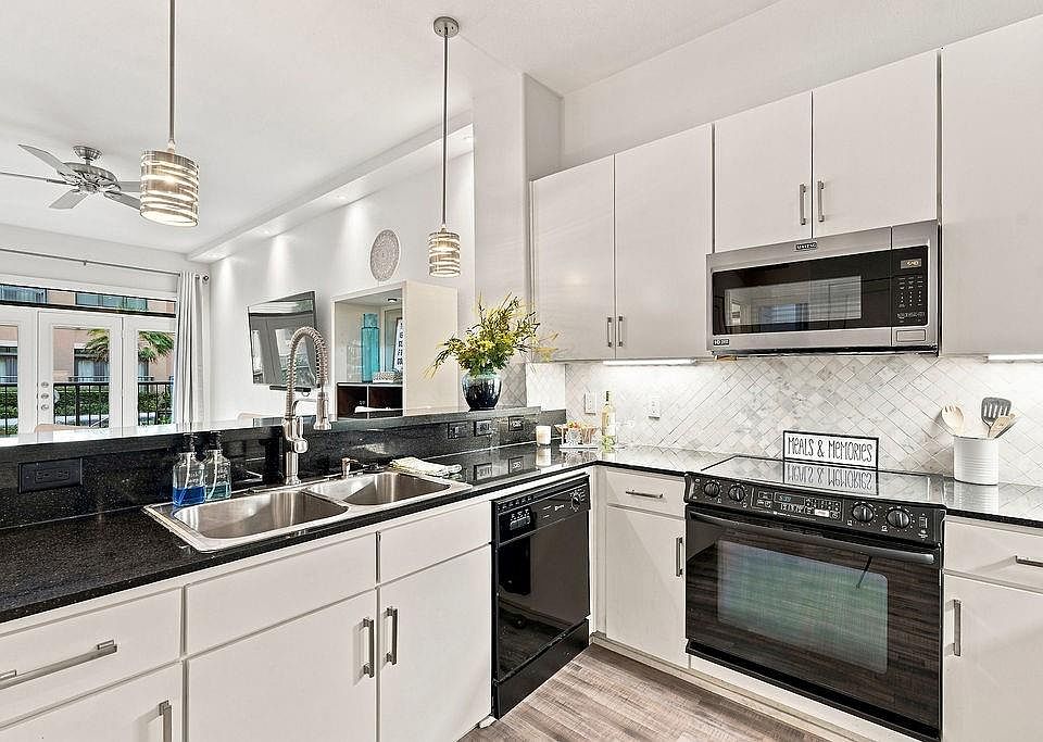 1st image of 1901 Post Oak Blvd APT 1501