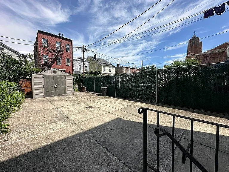 107 E 4th St #1 — Photo 15