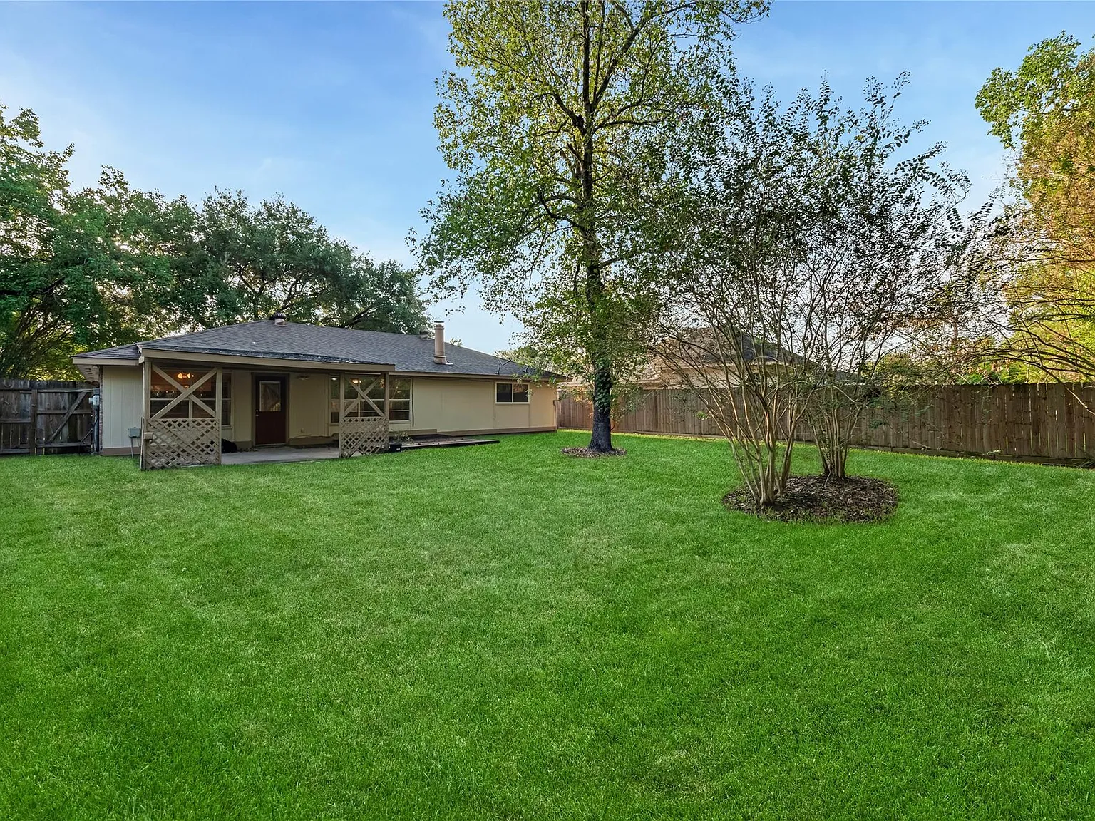 3 bed, 2.0 bath, 1460 sqft, $1,650 — Photo 3