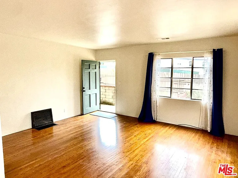 2618 Prospect Ave — Photo 5