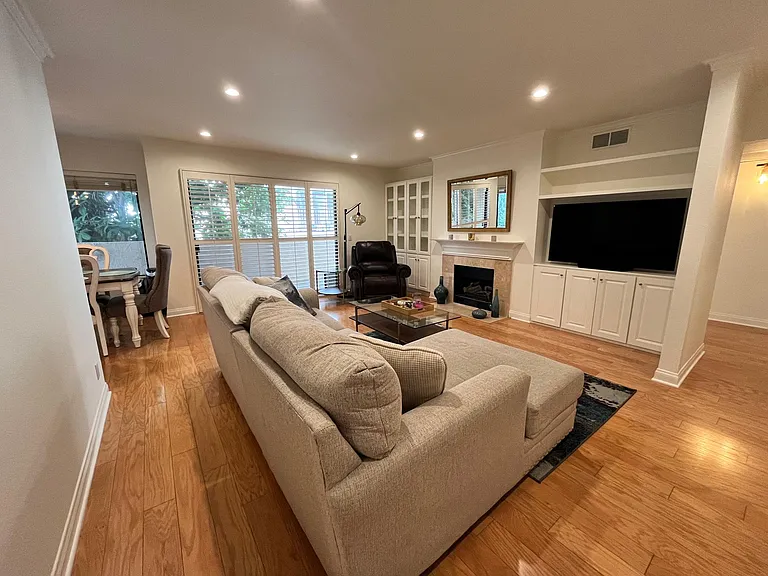 1910 Pelham Ave #4 — Photo 14