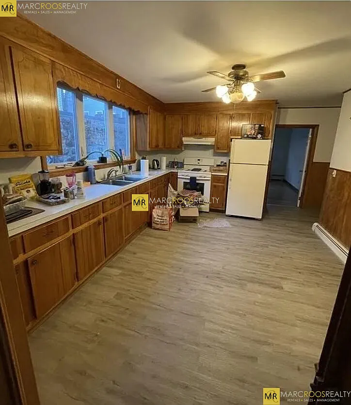 3 bed, 999 sqft, $4,300 — Photo 1