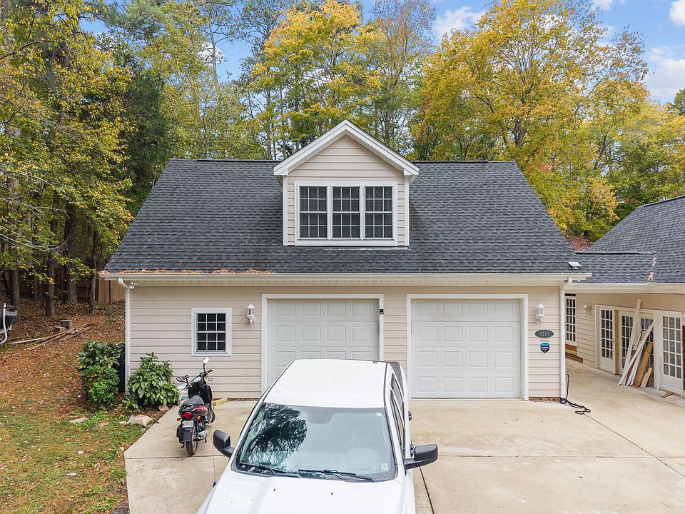 Spacious 1 bedroom with flex space. Entry is through the covered breezeway, enter through private screened porch. Dedicated parking.