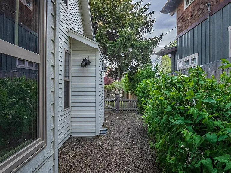 1161 NW Federal St — Photo 35