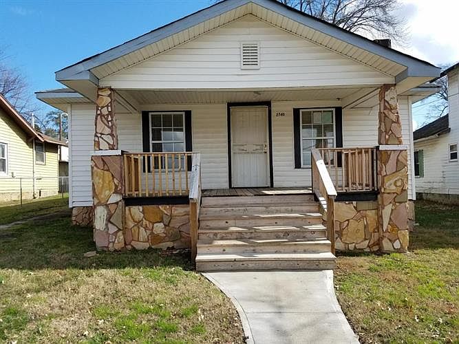1st image of 2740 Louise Ave