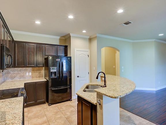3rd image of 506 Linnhurst Dr
