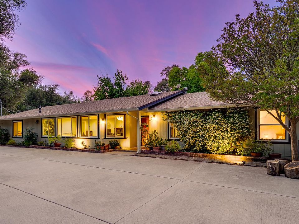 1st image of 22998 Cottage Hill Dr