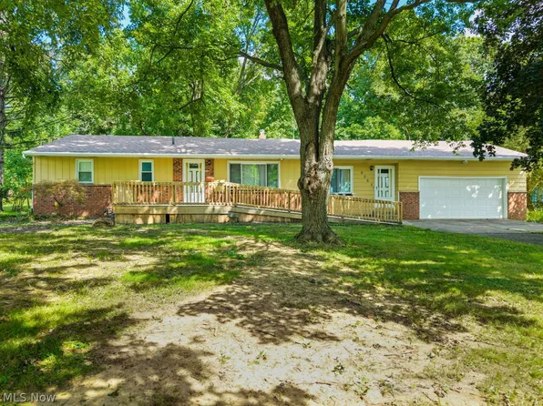 8265 Waters Dr, Macedonia, OH 44056