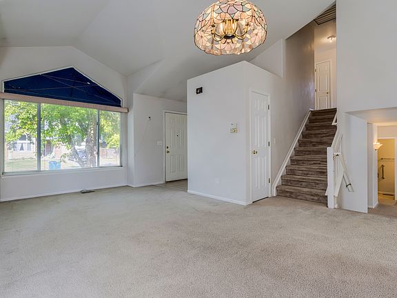 B3 - Dining Room 3.jpg