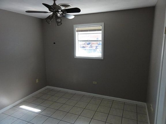 5th image of 233 Leslie St